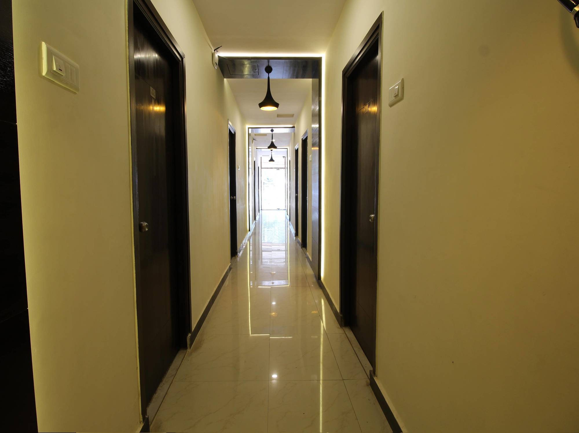 Treebo Trip Ashir Inn مومباي المظهر الخارجي الصورة