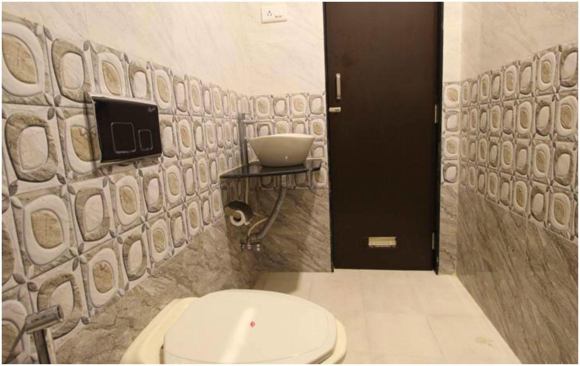 Treebo Trip Ashir Inn مومباي المظهر الخارجي الصورة